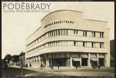 PODĚBRADY - Riegrovo náměstí 4 | Studie vestavby posledního patra funkcionalistického nárožního domu v památkové zóně. Historická fotografie.